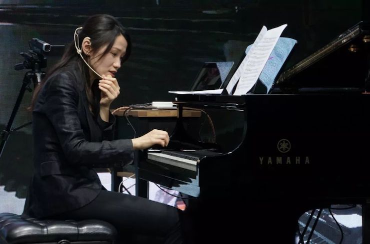 科技推动音乐教育创新，张希教授《古典主义时期钢琴奏鸣曲的演绎》公开课圆满成功