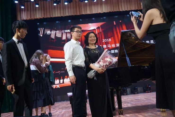 张芳、冯子祥钢琴音乐会