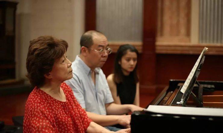 热烈：亍跋睬熘 音悦津门”钢琴重奏音乐会暨天津鲍蕙荞钢琴城开业庆典演出圆满成功！